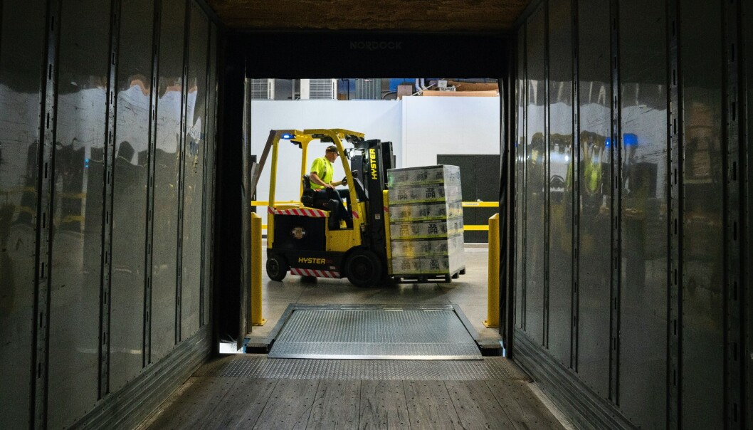 Con distintas herramientas buscar elevar la eficiencia en la cadena logística asociada a los puertos. Con distintas herramientas buscar elevar la eficiencia en la cadena logística asociada a los puertos.