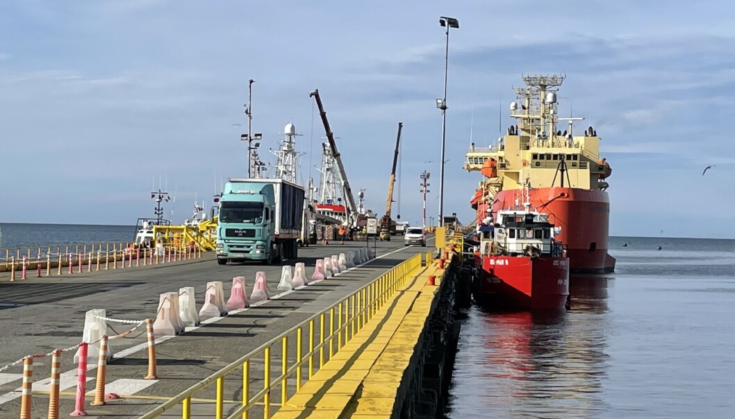 La Empresa Portuaria Austral ampliará la capacidad del muelle Arturo Prat de Punta Arenas para permitir que atraquen cruceros de mayor tamaño. La Empresa Portuaria Austral ampliará la capacidad del muelle Arturo Prat de Punta Arenas para permitir que atraquen cruceros de mayor tamaño.