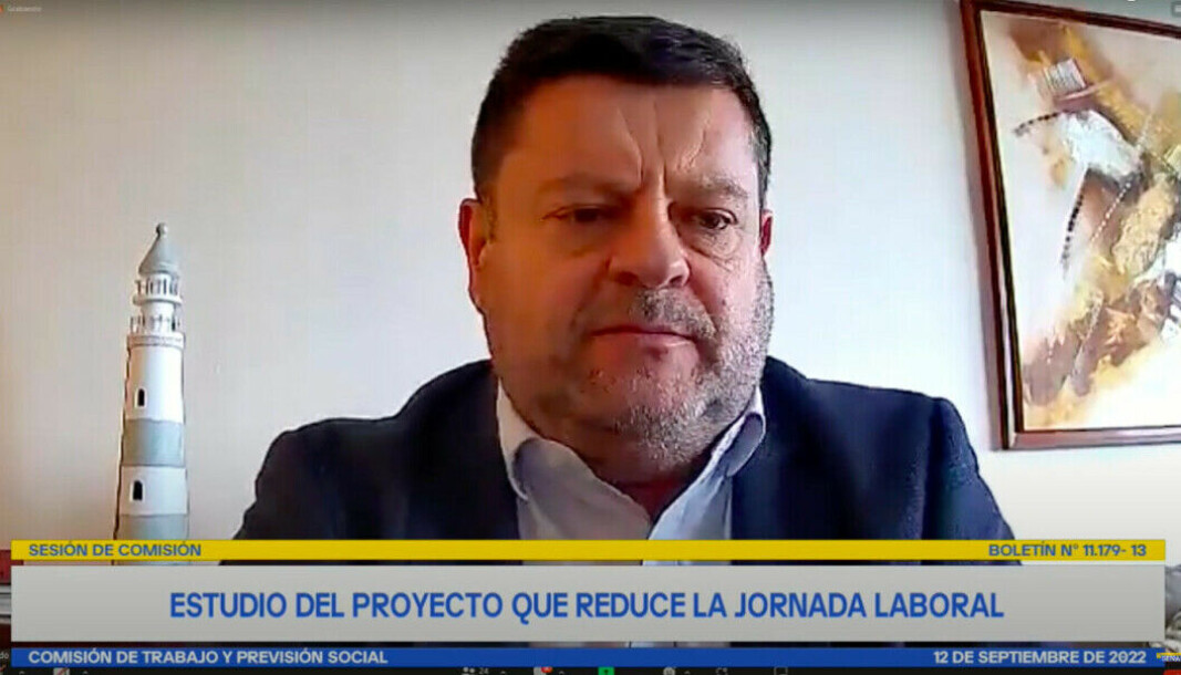 Ricardo Tejada en la exposición ante la Comisión de Trabajo y Previsión Social del Senado. Ricardo Tejada en la exposición ante la Comisión de Trabajo y Previsión Social del Senado.