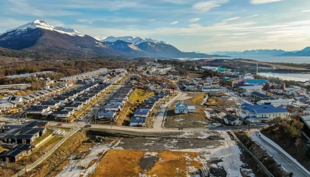 Puerto Williams es una comunidad aislada que depende de transporte marítimo para su abastecimiento. Puerto Williams es una comunidad aislada que depende de transporte marítimo para su abastecimiento.