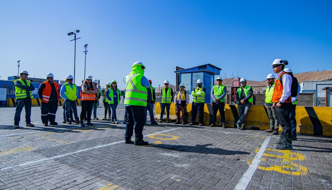 El grupo de proveedores pudo conocer los distintos sectores y funciones en el terminal portuario. El grupo de proveedores pudo conocer los distintos sectores y funciones en el terminal portuario.