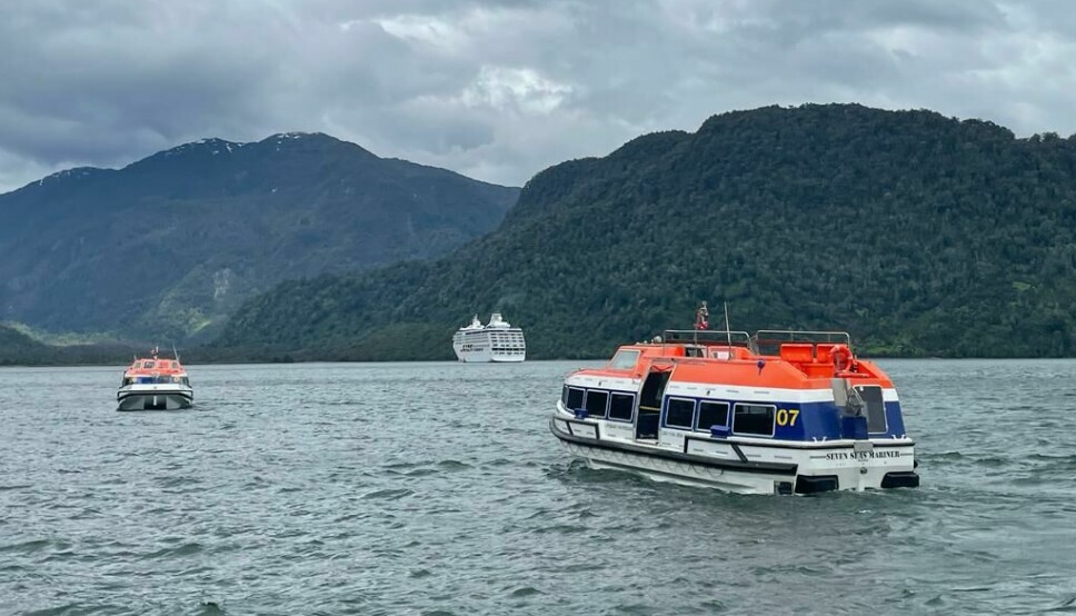 Al menos 15 cruceros esperan esta temporada en Puerto Chacabuco donde los turistas desembarcan con la ayuda de naves auxiliares.