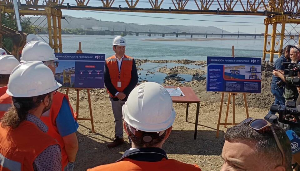 Representantes de EFE revelaron los plazos para reparar el puente, los que exceden en dos semanas los que había proyectado Puerto Coronel al analizar esta coyuntura.