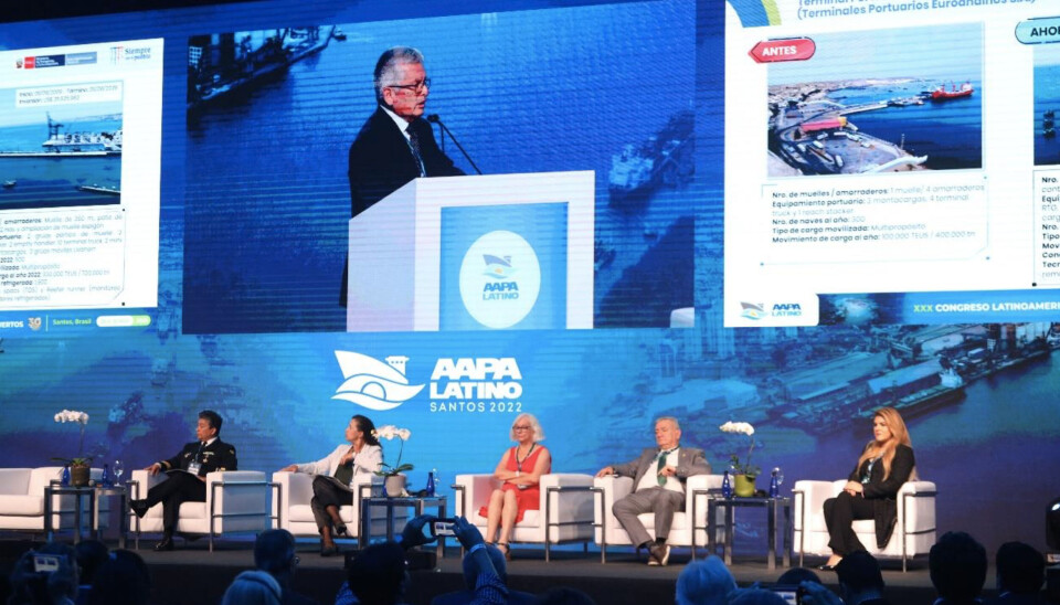 Panel de invitados en el evento realizado en la ciudad de Santos, Brasil. Panel de invitados en el evento realizado en la ciudad de Santos, Brasil.