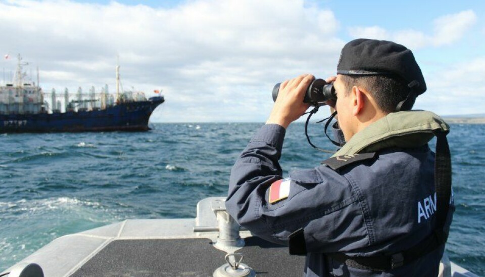 Entre las diversas tareas de la Autoridad Marítima se cuentan los servicios que otorga a las naves que pasan por territorio nacional y recalan en los puertos.