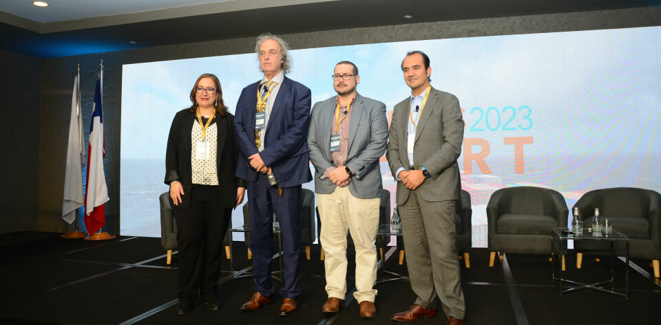El panel Trans-Port 2023, moderado por Rosa González, académica de la Universidad los Andes, se completó con Douglas Mafra, CEO de UNIQUE y Giorgio Bergamin, jefe de Proyectos de INDRA.