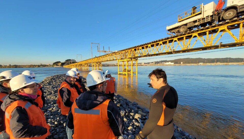 Completos estudios a la estructura y el fondo del río permiten planificar las reparaciones del paso ferroviario sobre el Biobío.