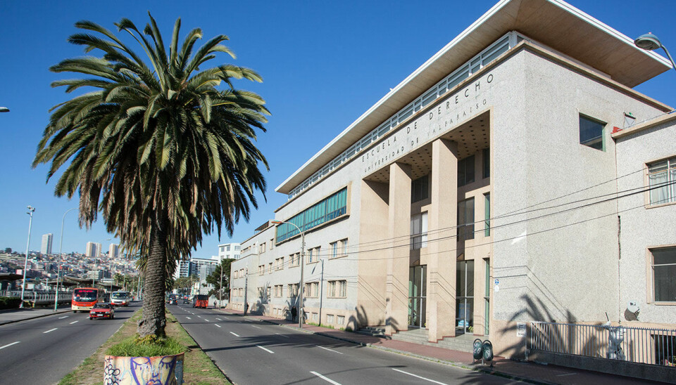 Los exalumnos de la Escuela de Derecho de la Universidad de Valparaíso y abogados colegiados del Colegio de Abogados de Valparaíso con cuota al día cuentan con descuentos.