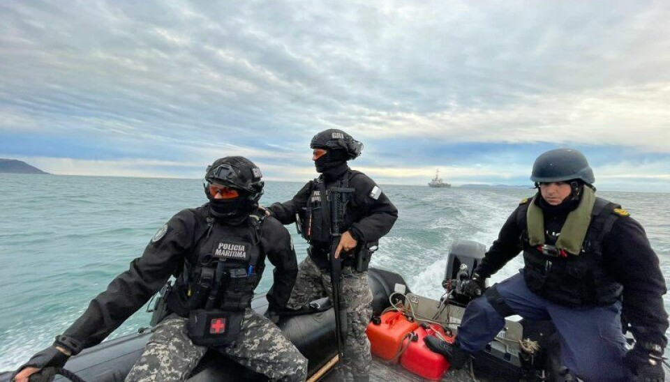 La imagen muestra a la Policía Marítima de Talcahuano en una operación de fiscalización en las costas de la provincia de Arauco.