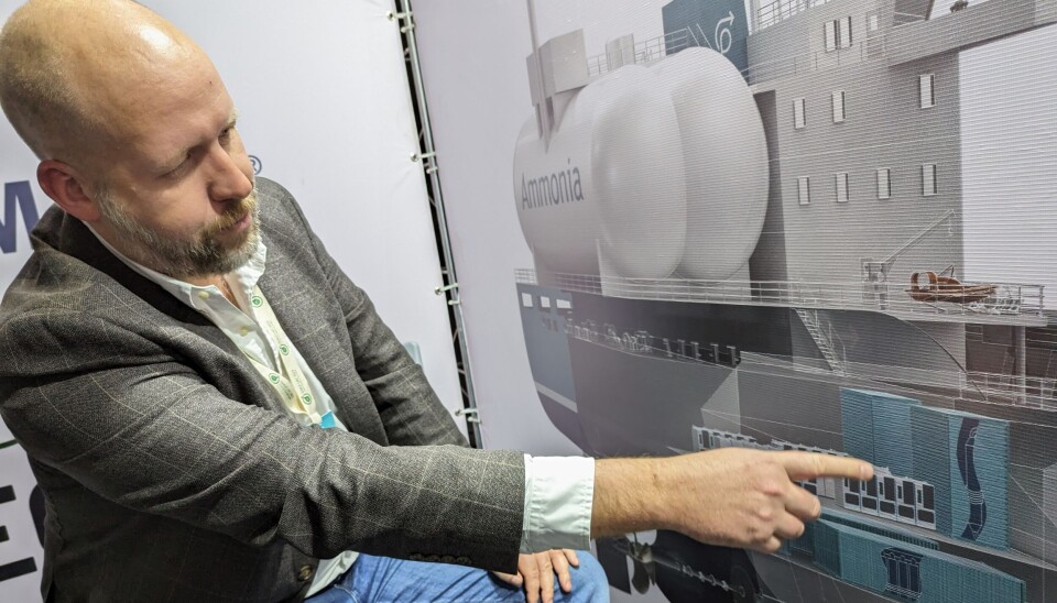 Hans Bredrup explica cómo funciona el principio de la tecnología “cracker”.