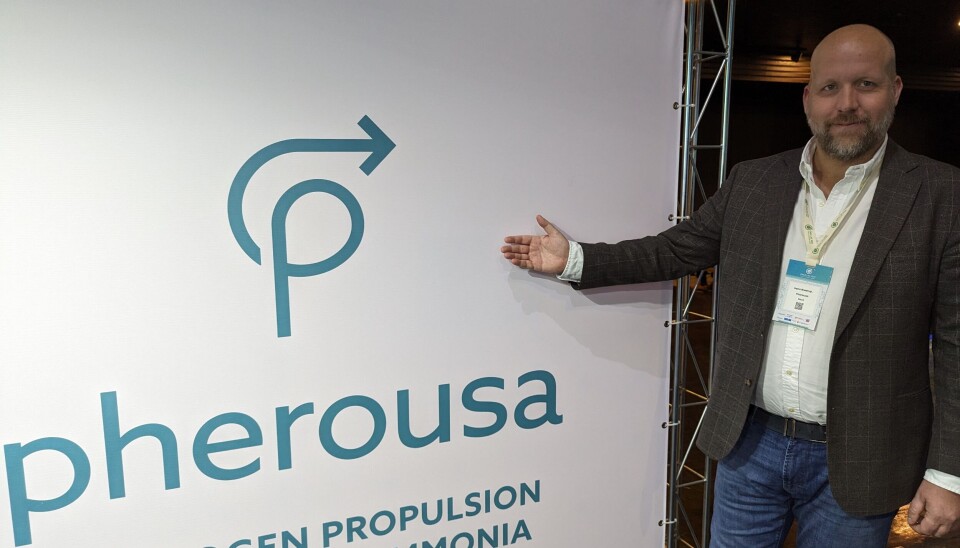Pherousa significa 'la que lleva', una empresa a la que Hans Bredrup es presidente de la junta directiva. Está en el mercado para conseguir inversores para la competencia.