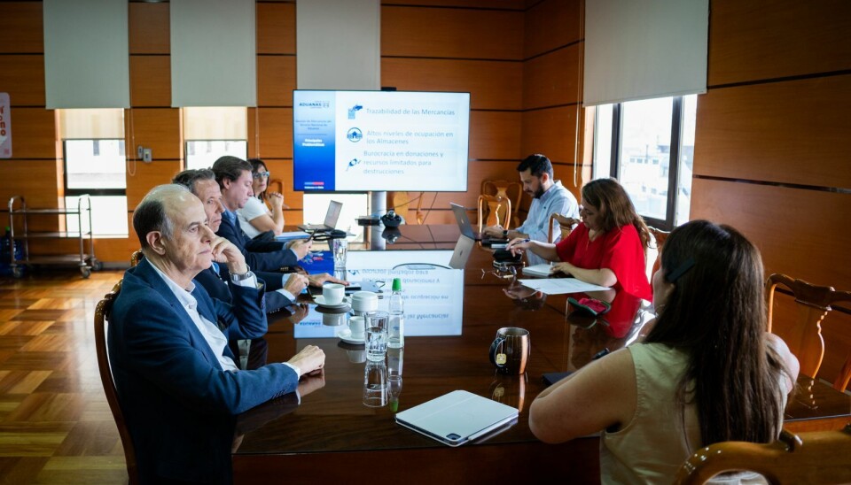 Autoridades y representantes de Camport en la reunión.