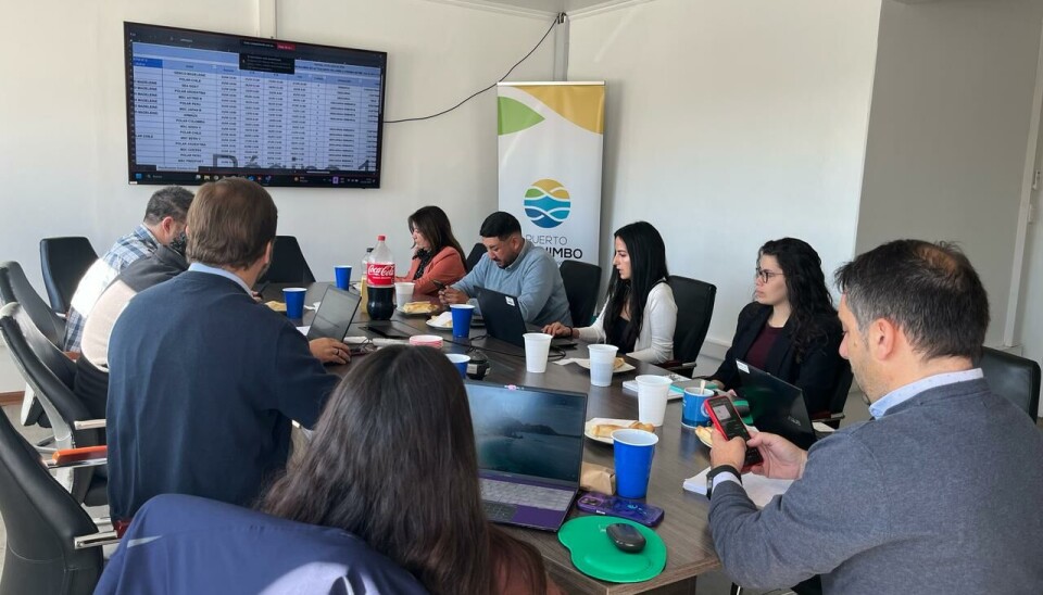 Reunión informativa en la CLPC con presencia de la Comlog Puerto Montt.